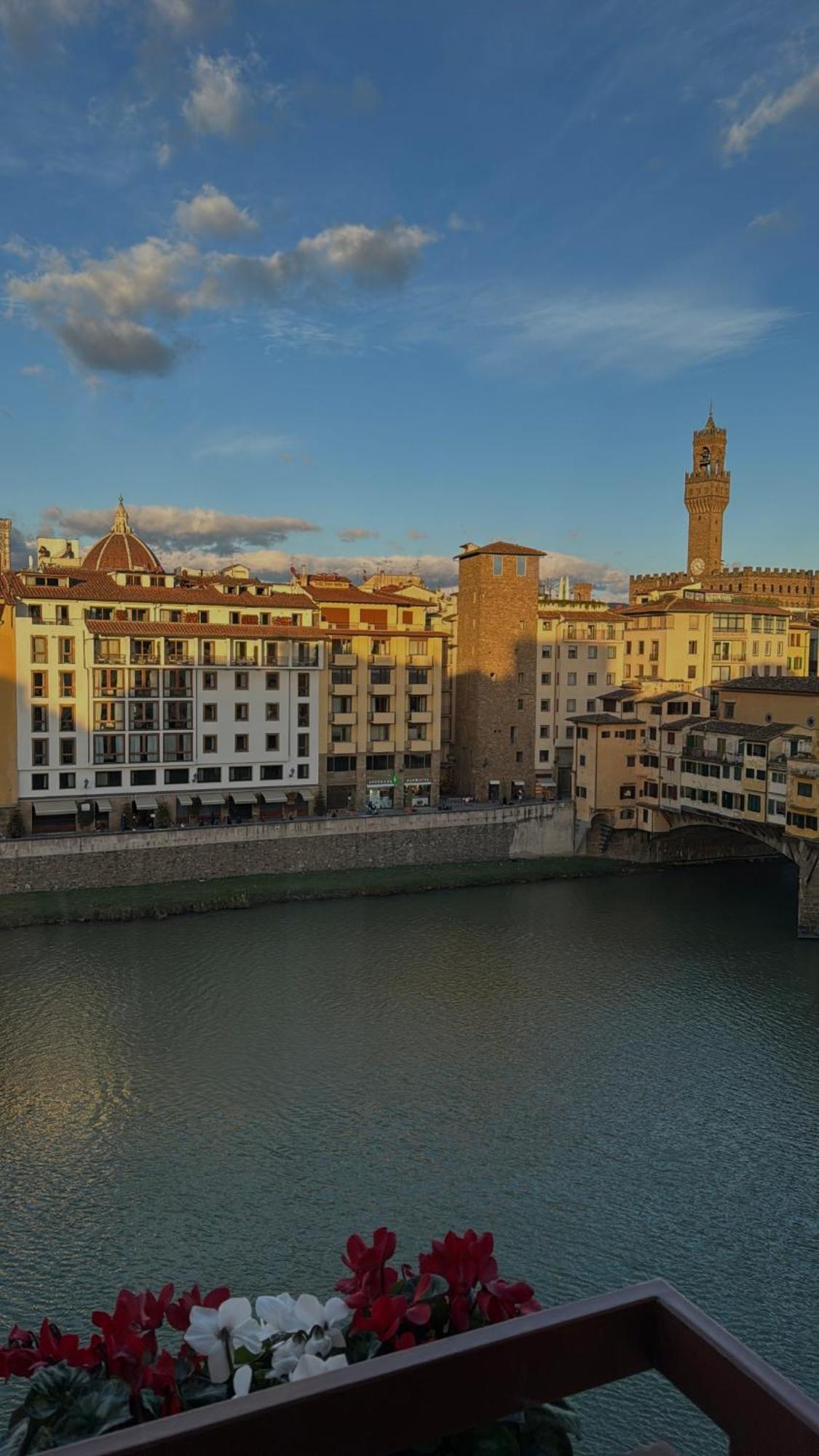 Ponte Vecchio View Luxury Apartment Флоренция Экстерьер фото