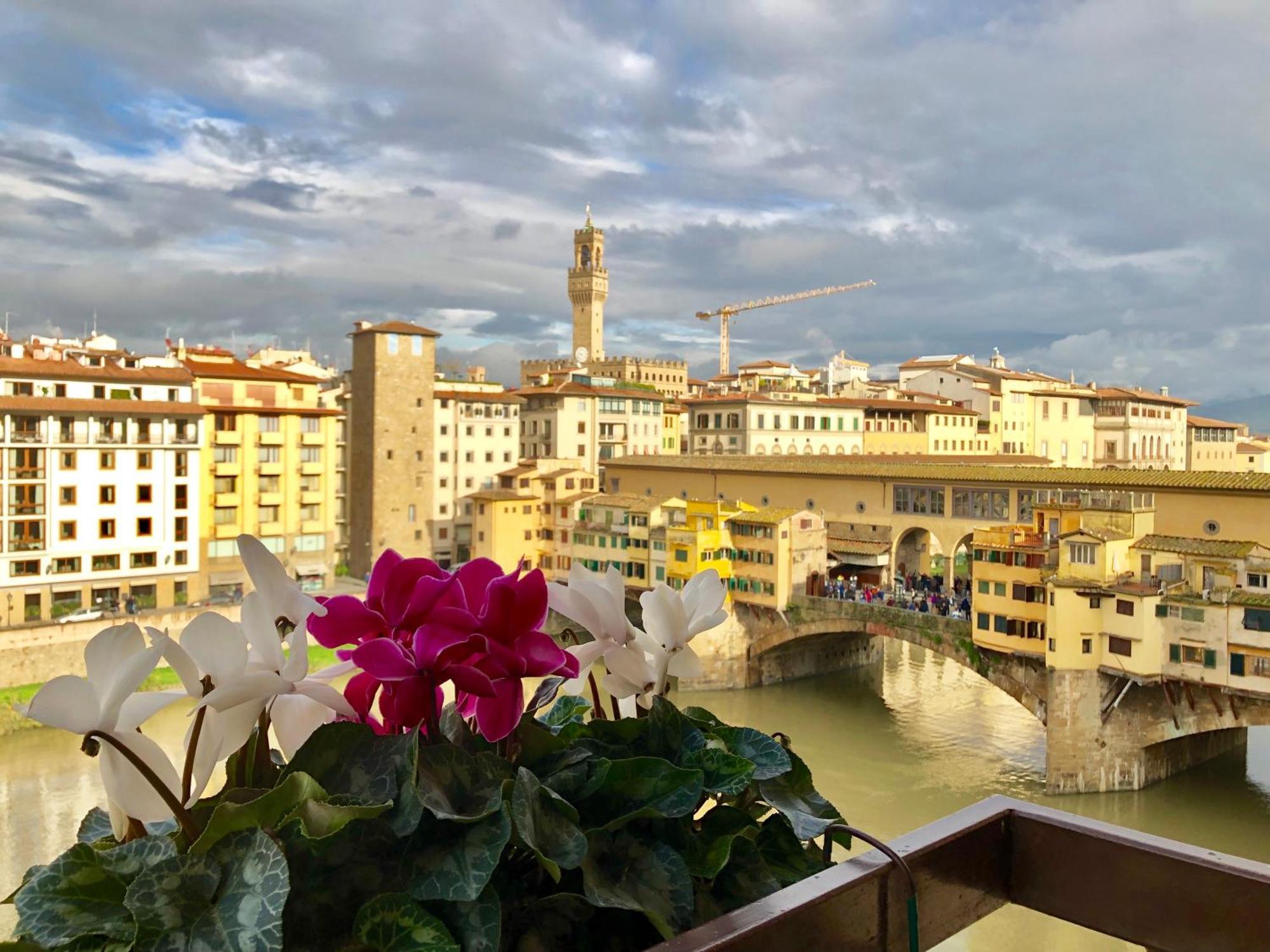 Ponte Vecchio View Luxury Apartment Флоренция Экстерьер фото