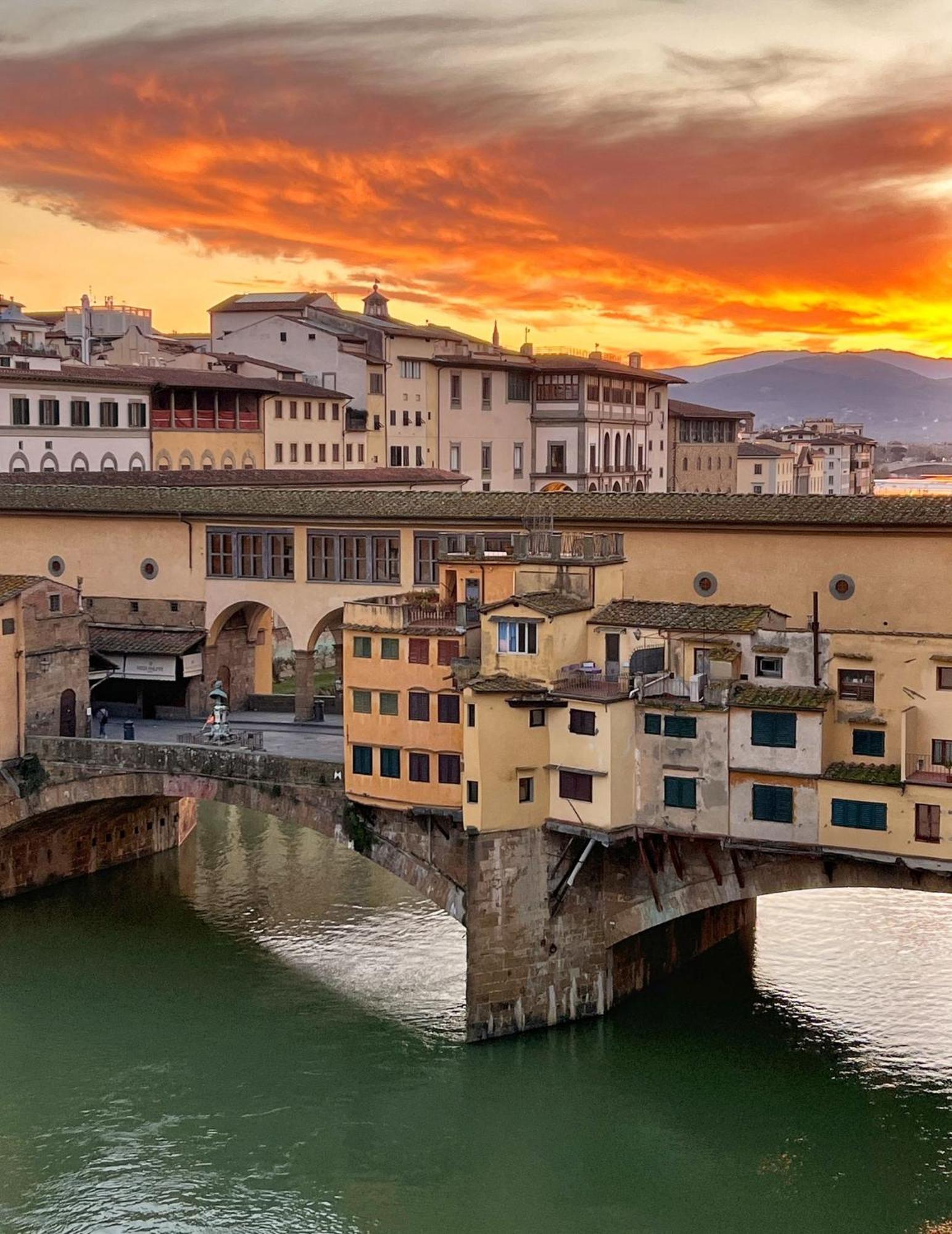 Ponte Vecchio View Luxury Apartment Флоренция Экстерьер фото